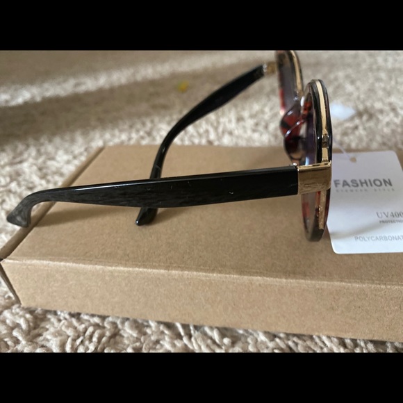 Large Cat eye sunglasses - Picture 2 of 3
